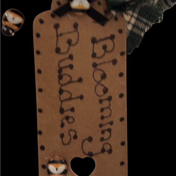 Handmade Farmhouse Scarecrow Flower Arrangement Hilde Hazel Decorative Accent - Picture 12 of 12